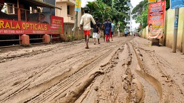 Más de 400 muertos dejan inundaciones en región turística de India