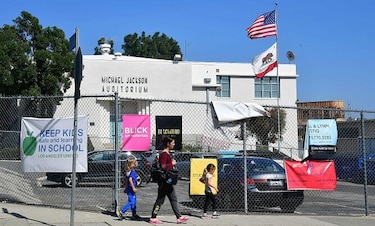 Escuela de Los Ángeles estudia retirar nombre de Michael Jackson de auditorio