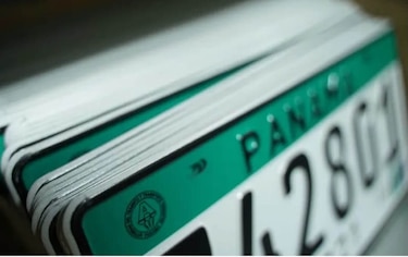 Calcomanías y placas de noviembre están disponibles, dice la Alcaldía de Panamá