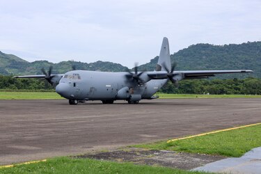 Conozca qué hace un avión Hércules C-130 de la Fuerza Aérea de Estados Unidos en Panamá