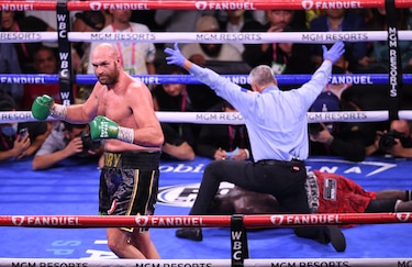 Tyson Fury noquea a Deontay Wilder en el 11º asalto y retiene título de peso pesado del CMB