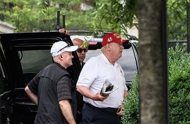 Trump tuitea y luego borra video de un seguidor que elogia el ‘poder blanco’