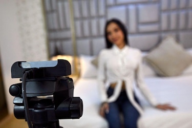 "Vas a recibir tu merecido": los 'agentes' que amenazan a las modelos de OnlyFans y se quedan con la mitad de sus ganancias