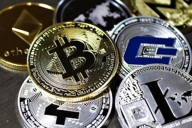 Expertos debatirán cómo se cobrarán los impuestos en el mundo de las criptomonedas y la economía digital