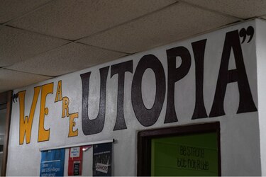 En la localidad texana de Utopia, los maestros van armados a la escuela