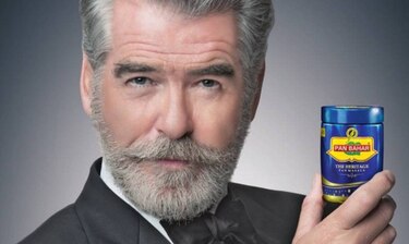 Pierce Brosnan dice que lo 'engañaron' sobre el riesgo de un producto contra el mal aliento