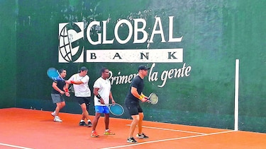 Campeones de torneo de frontenis