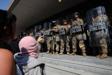 Trump dice que si es necesario invocará la Ley de Insurrección ante las protestas