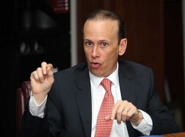 Viceministro Iván Zarak presenta proyectos de ley sobre intercambio de información fiscal