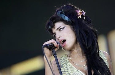 Subastan vestido de Amy Winehouse