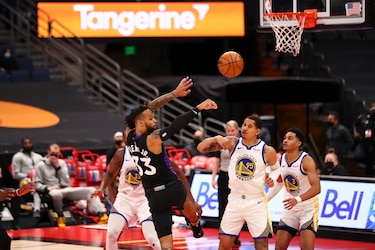 Sin Curry, los Warriors pierden por 53 puntos ante los Raptors