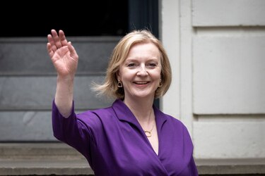 Truss promete sacar a su país de la ‘tormenta’