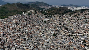 Por qué la megaoperación policial en Río de Janeiro que dejó 121 muertos tuvo un impacto ‘insignificante’ en la banda criminal Comando Vermelho