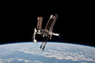 Progress M-10M se despide del Estación Espacial Internacional