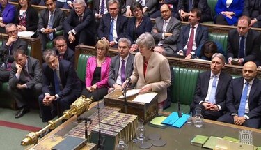 El Parlamento rechaza por tercera vez el acuerdo de May para el 'brexit'; la crisis se agrava