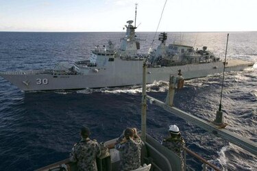 Barco australiano detecta otras señales submarinas en búsqueda del MH370
