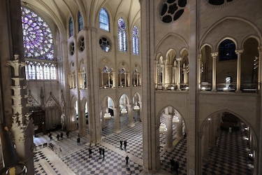 El primer vistazo a la Notre Dame restaurada desvela una catedral diáfana de muros blancos