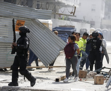 Violentos disturbios entre obreros y policías dejan 16 heridos y más de 500 personas detenidas