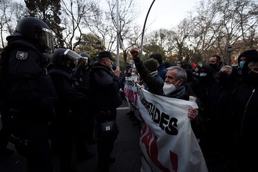 Centenares de manifestantes reclaman liberación de rapero encarcelado en España