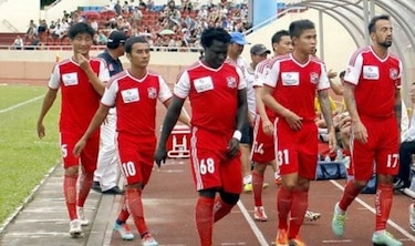 Seis años de cárcel para cinco futbolistas por amañar un partido y cobrar 18 mil 500 dólares: Vietnam
