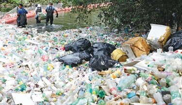 Asediados por el plástico