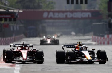 Checo Pérez ganó en Azerbaiyán; Alonso acabó cuarto y Sainz quedó quinto