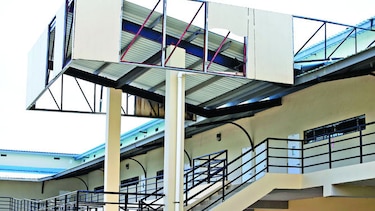 Escuela modelo,  a media máquina
