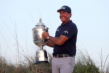 Mickelson es el ganador más veterano de un Grand Slam al conquistar el Campeonato de la PGA