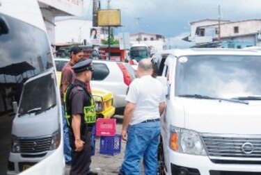 Evalúan permisos a los buses ´piratas´