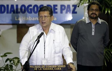 FARC anuncian pausa en negociación tras propuesta de referendo en Colombia