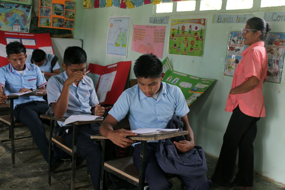 Oficializan traslados de docentes a regiones apartadas para el próximo año escolar 2025