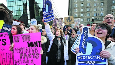 Científicos salen a protestar