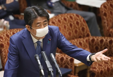 Primer ministro japonés prevé extender el estado de emergencia por pandemia