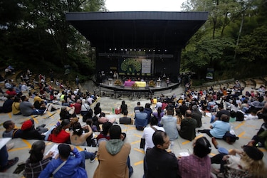 Llueven poemas en la inauguración del Festival de Poesía de Medellín