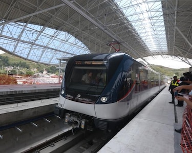 Usuarios en desacuerdo con que Sonda cobre el pasaje del Metro