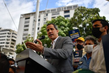 Líder opositor venezolano pide a petroleras que no ‘cambien un dictador por otro’