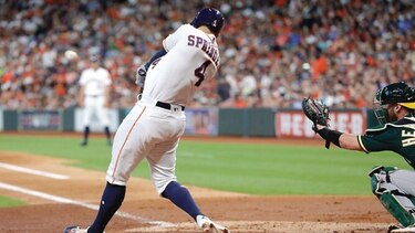 Springer y Báez lideran a sus equipos con jonrones clave