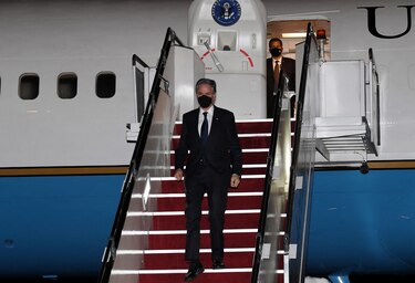 Secretario de Estado de Estados Unidos acorta viaje por Asia por caso de Covid-19 en su delegación