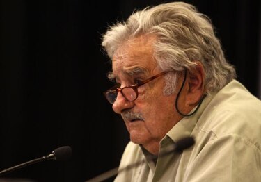 Mujica saluda a jóvenes y a quienes tienen el 'coraje para volver a empezar'