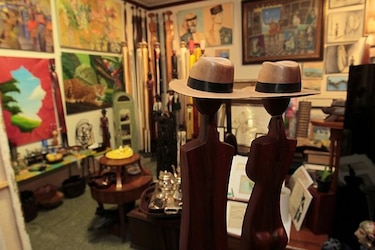 Tienda de antigüedades: El tiempo eclipsado en objetos