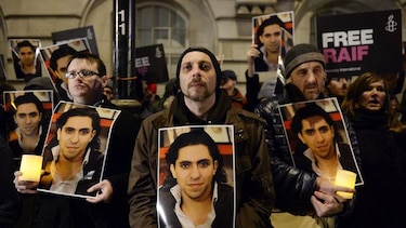 Raif Badawi, el saudí condenado a latigazos, gana premio de derechos humanos