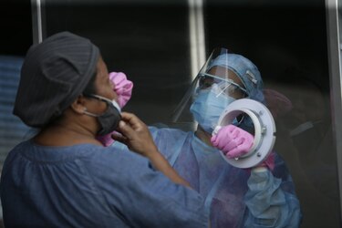 Se reportan 14 decesos en las últimas horas por el Covid-19; detectan 585 nuevos casos positivos
