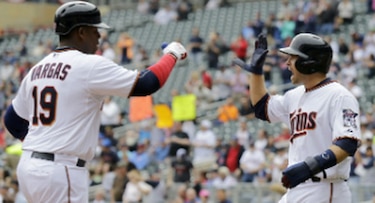 Vargas y Suzuki lideran el triunfo de los Mellizos ante Reales