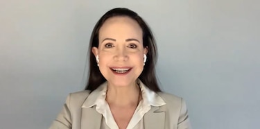 María Corina Machado dice que son ‘horas decisivas’ para Venezuela y garantiza una transición ‘pacífica’