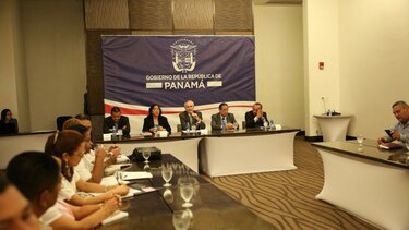 Gobierno propone ajuste salarial escalonado a docentes