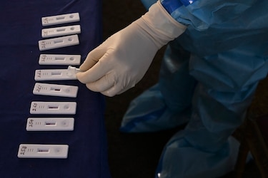 OMS: La pandemia está en un ‘punto crítico’ con contagios que aumentan exponencialmente