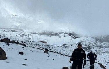 Ecuador suspende montañismo tras mortal avalancha en el volcán Chimborazo