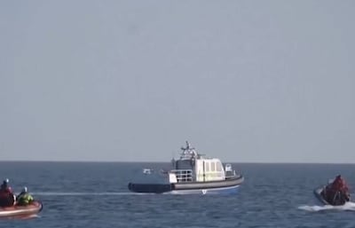 Empresarios lideran rescate de ballena varada en el Báltico 