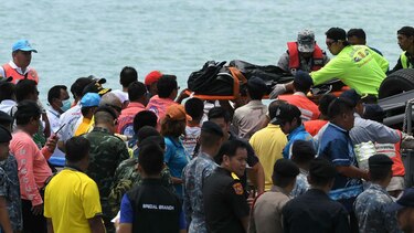 Naufragio de barco turístico en Tailandia deja 21 muertos