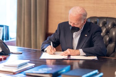 Biden impulsa el desarrollo de biotecnología estadounidense contra el cáncer